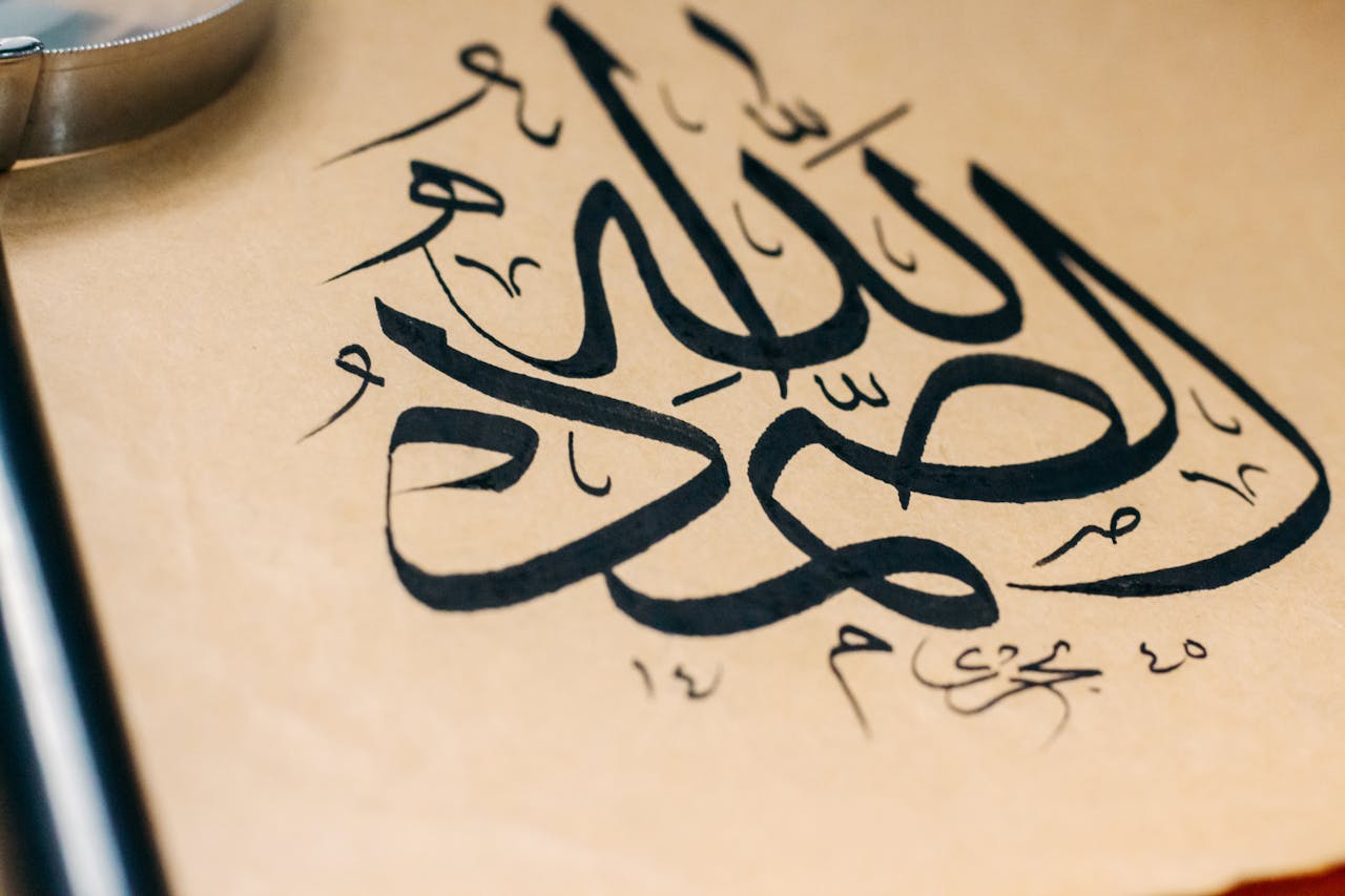 A striking Arabic calligraphy design on brown paper, embodying artistic tradition.